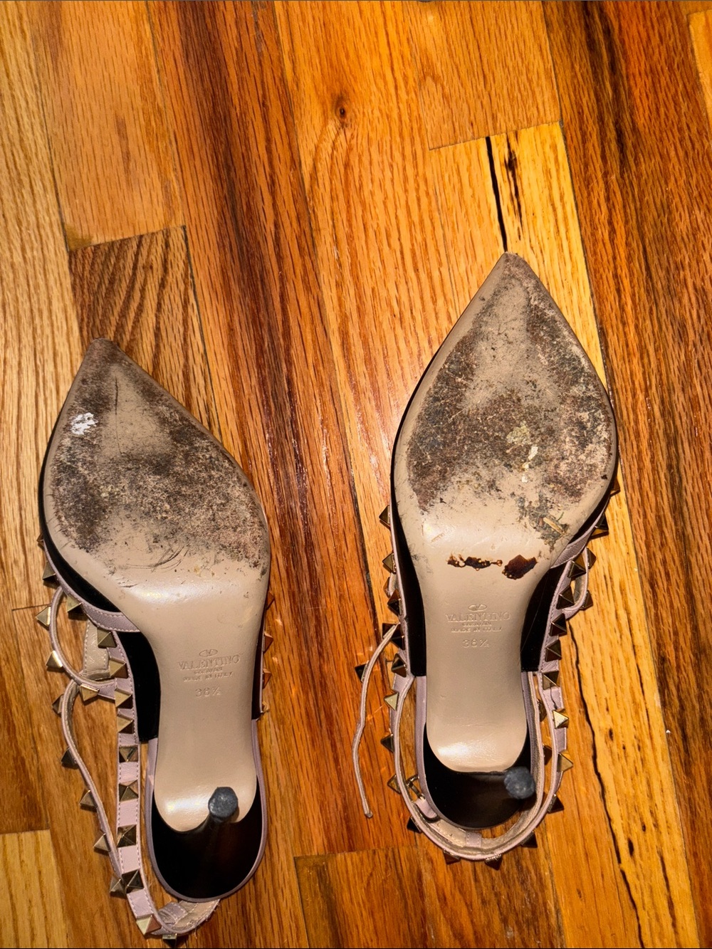 Valentino Black Point-Toe Pump with Nude Rockstud Straps - Picture 7 of 8